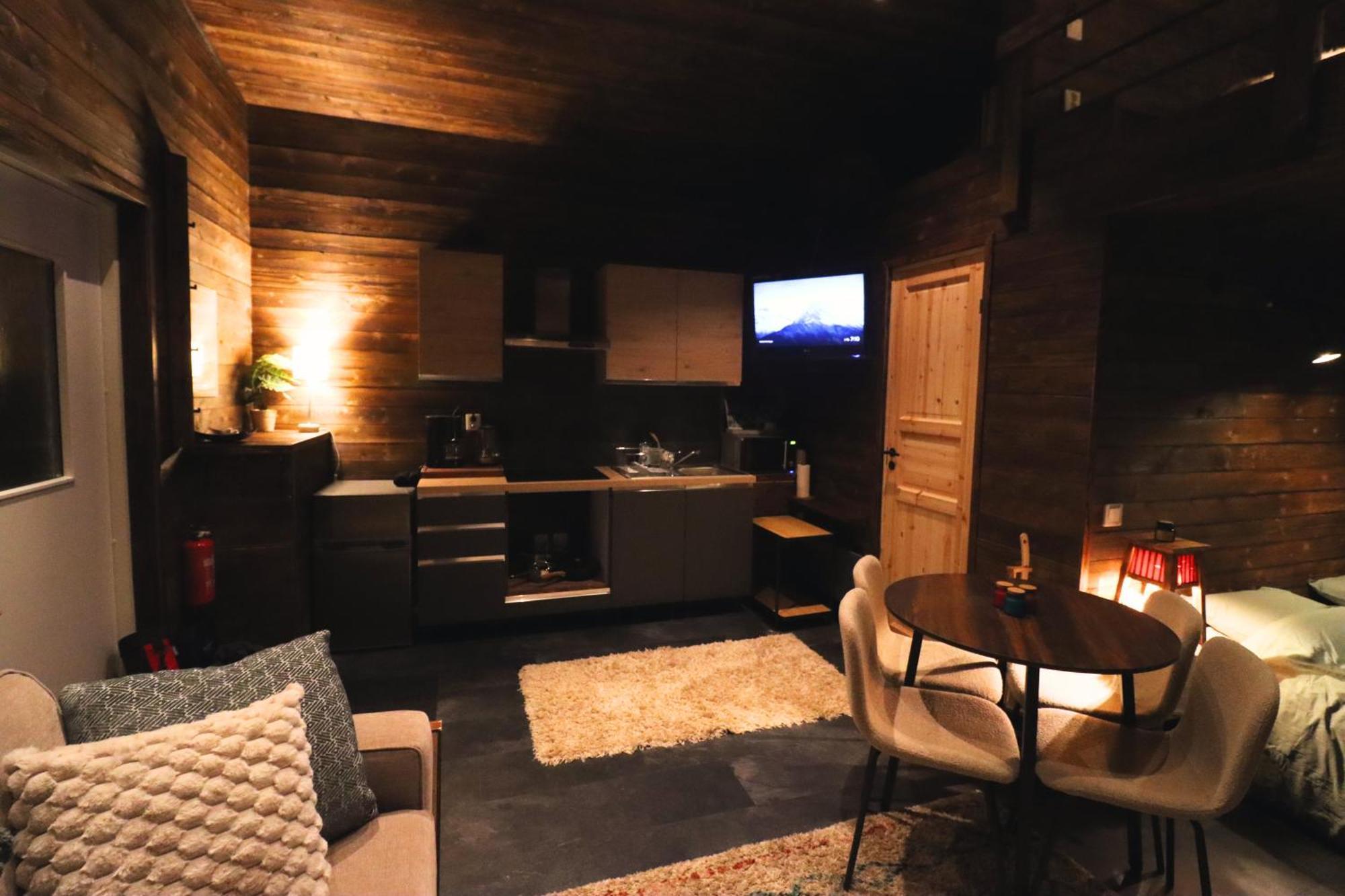 Reindeer River Lights Lodge Кіруна Екстер'єр фото